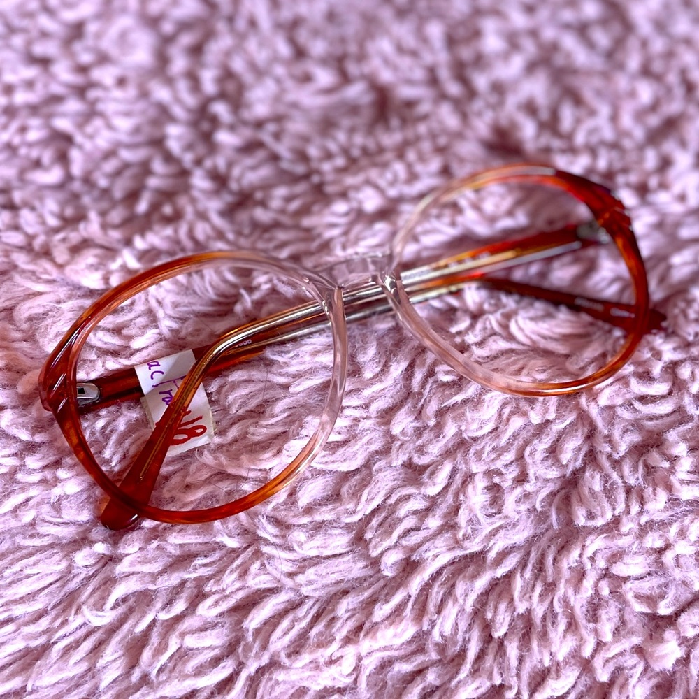 Vintage lens free frame